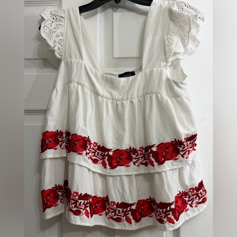🥳 3 for $10 Vici White Blouse with Red Embroidery